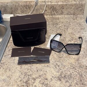 Tom Ford Sunglasses TF 1117 Yvonne. New in box
